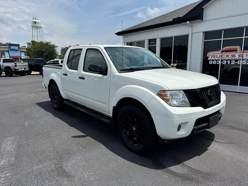 Used 2020 Nissan Frontier SV w/ Midnight Edition Floor Mats AWD/4WD image 3
