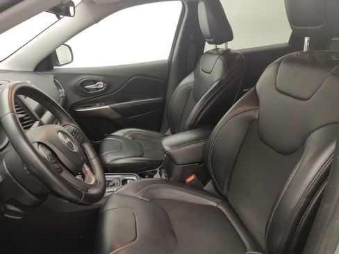 Used 2019 Jeep Cherokee Latitude Plus w/ Cold Weather Group image 17