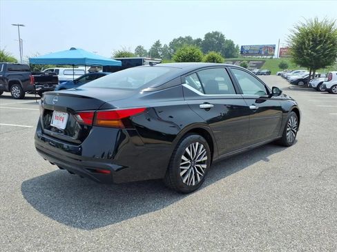 Used 2025 Nissan Altima 2.5 SV FWD image 4