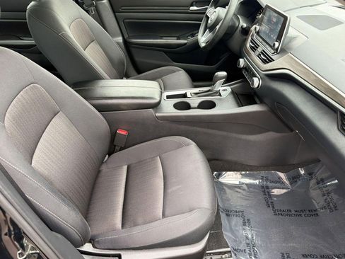 Used 2025 Nissan Altima 2.5 SV FWD image 27