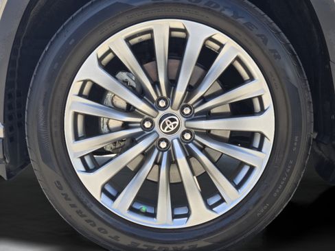 Used 2025 Toyota Highlander Limited AWD/4WD image 38