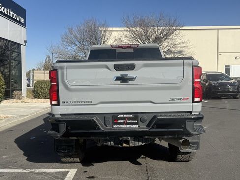 Used 2024 Chevrolet Silverado 2500 ZR2 w/ Technology Package image 6