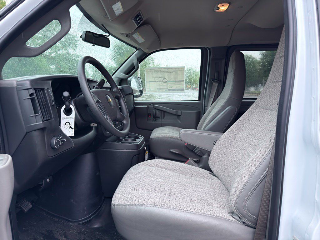 New 2025 Chevrolet Express 3500 LS w/ Chrome Appearance Package RWD image 15