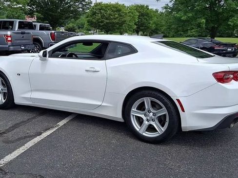 Used 2019 Chevrolet Camaro LT w/ Technology Package RWD image 6