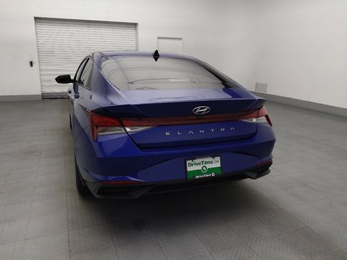 Used 2022 Hyundai Elantra SE FWD image 6