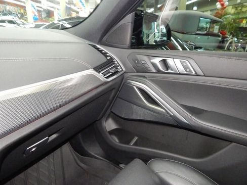 Used 2023 BMW X6 xDrive40i w/ M Sport Package image 17