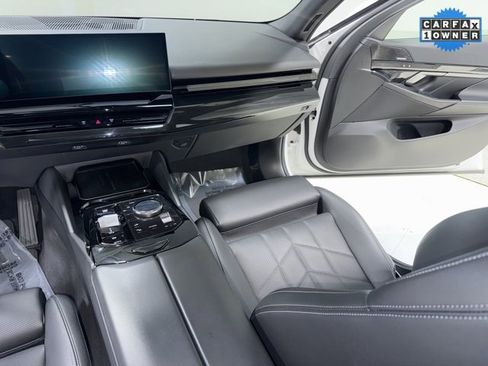 Used 2025 BMW 530i xDrive w/ Premium Package image 24