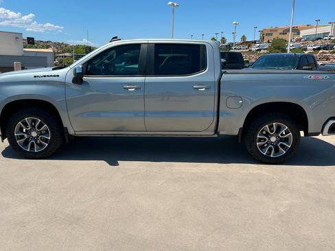 Used 2023 Chevrolet Silverado 1500 LT w/ Convenience Package II AWD/4WD image 2