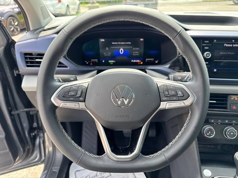 Used 2022 Volkswagen Taos SE w/ Panoramic Sunroof Package FWD image 14