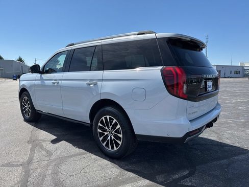 Used 2025 Ford Expedition Platinum AWD/4WD image 2