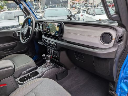 Used 2024 Jeep Wrangler Unlimited w/ Convenience Group AWD/4WD image 23