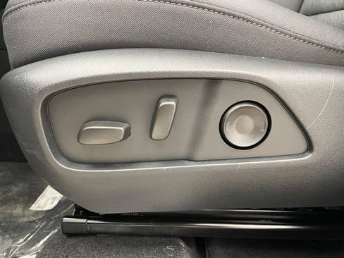New 2026 Chevrolet Equinox LT w/ Convenience Package II AWD/4WD image 10
