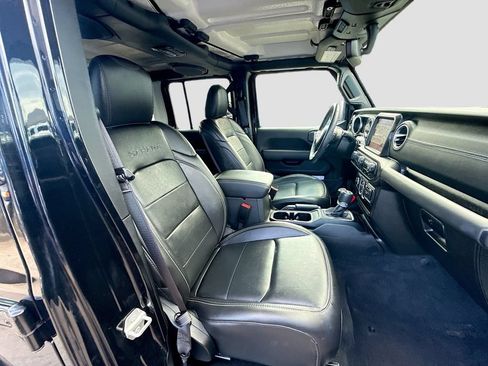 Used 2023 Jeep Wrangler Unlimited Sahara w/ Cold Weather Group AWD/4WD image 33