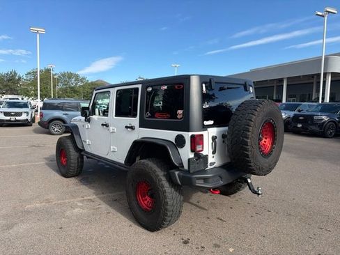 Used 2017 Jeep Wrangler Unlimited Rubicon AWD/4WD image 6