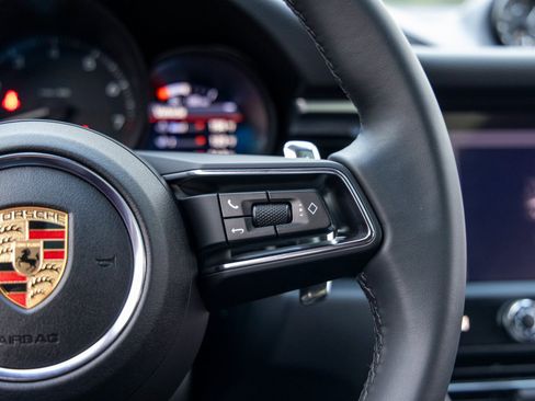 Certified 2025 Porsche Macan image 31