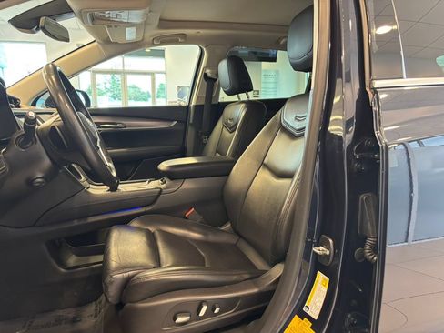 Used 2017 Cadillac XT5 Luxury w/ Driver Awareness Package AWD/4WD image 12