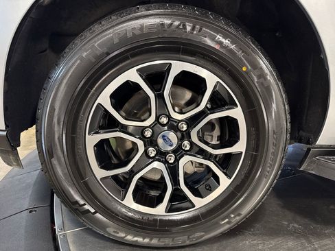 Used 2024 Ford Expedition Max XLT image 2