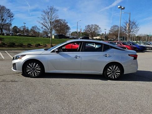 Used 2024 Nissan Altima 2.5 SV image 4