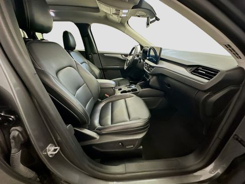 Used 2025 Ford Escape Platinum AWD/4WD image 32