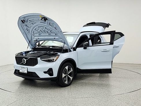 New 2026 Volvo XC40 B5 Plus w/ Protection Package Premier AWD/4WD image 9