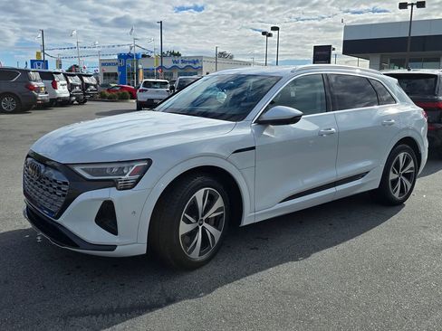 Used 2024 Audi Q8 e-tron Premium Plus w/ Premium Plus Package AWD/4WD image 2