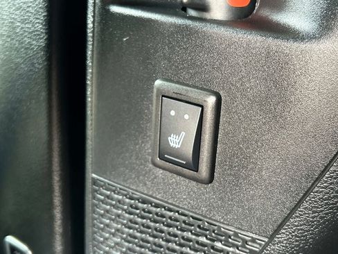 Used 2025 Chrysler Pacifica Limited FWD image 24