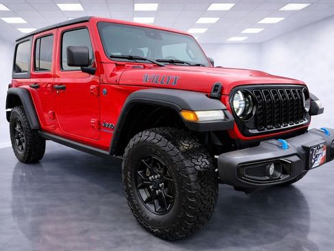Used 2024 Jeep Wrangler Unlimited image 2