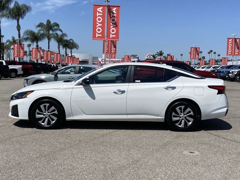 Used 2025 Nissan Altima 2.5 S FWD image 39