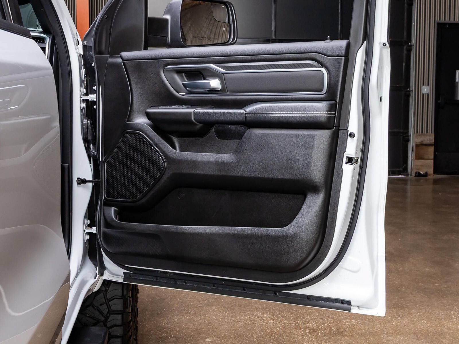 Used 2025 RAM 1500 Big Horn AWD/4WD image 35
