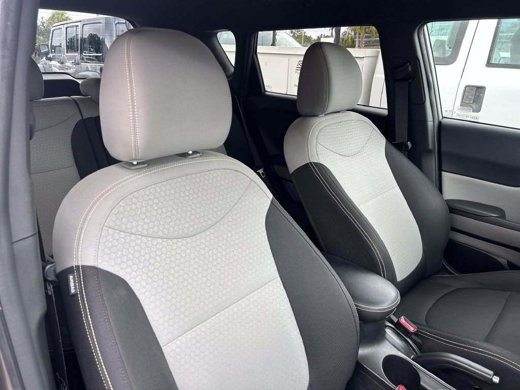 Used 2016 Kia Soul + FWD image 13