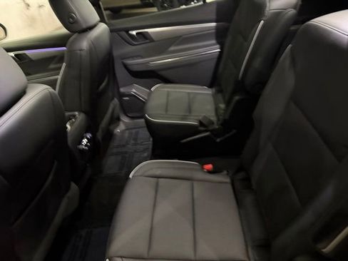 Used 2025 Buick Enclave Preferred AWD/4WD image 28