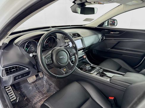 Used 2019 Jaguar XE Premium AWD/4WD image 9