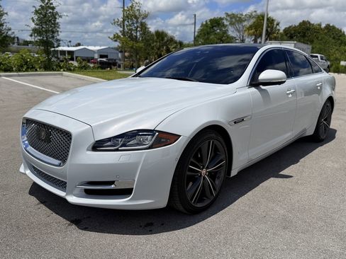 Used 2019 Jaguar XJ L Supercharged RWD image 3