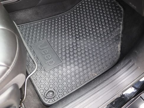 Used 2021 Jeep Cherokee Trailhawk AWD/4WD image 12