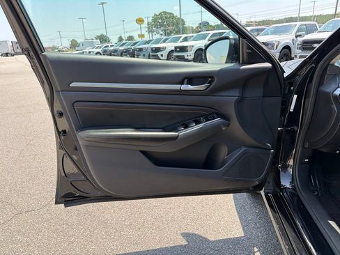 Used 2023 Nissan Altima 2.5 SR w/ SR Premium Package AWD/4WD image 13