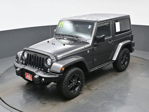 Used 2017 Jeep Wrangler Sahara image 29