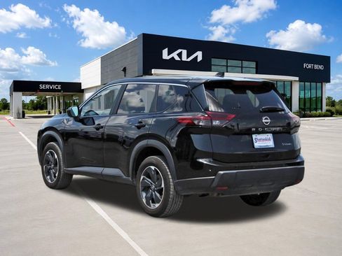 Used 2024 Nissan Rogue SV AWD/4WD image 7