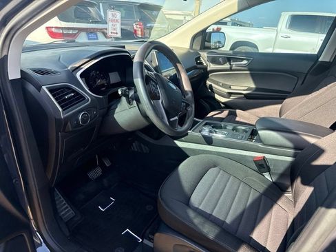 Used 2021 Ford Edge SE FWD image 8
