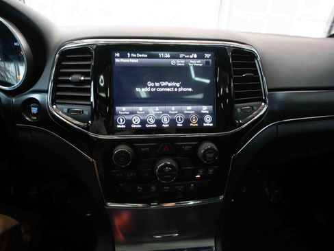 Used 2020 Jeep Grand Cherokee Limited w/ Luxury Group II image 16