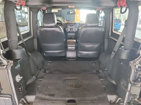 Used 2015 Jeep Wrangler Rubicon AWD/4WD image 22
