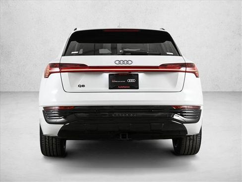Certified 2024 Audi Q8 e-tron Premium Plus image 7