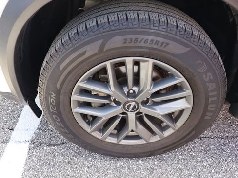 Used 2023 Nissan Rogue S image 4