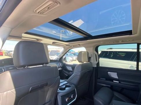 Certified 2025 Ford Expedition Active AWD/4WD image 7