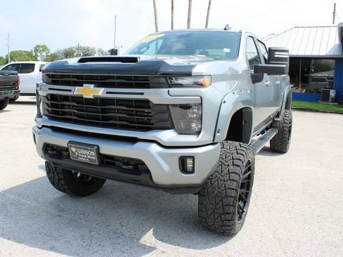 Used 2025 Chevrolet Silverado 2500 LT w/ Convenience Package AWD/4WD image 3
