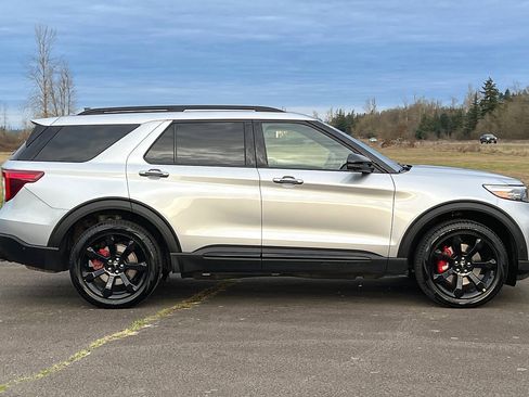 Used 2022 Ford Explorer ST w/ Equipment Group 401A image 3