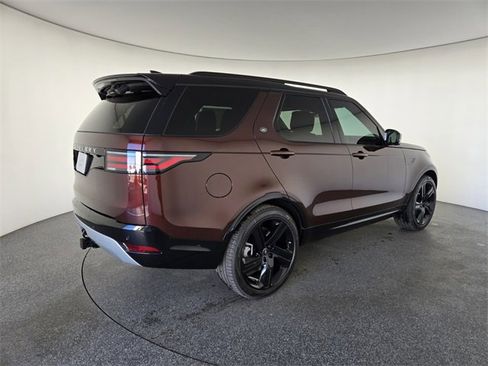 New 2026 Land Rover Discovery Limited Edition image 2