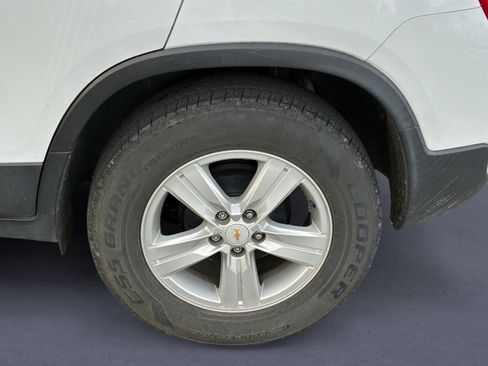 Used 2019 Chevrolet Trax LT w/ LT Convenience Package FWD image 6