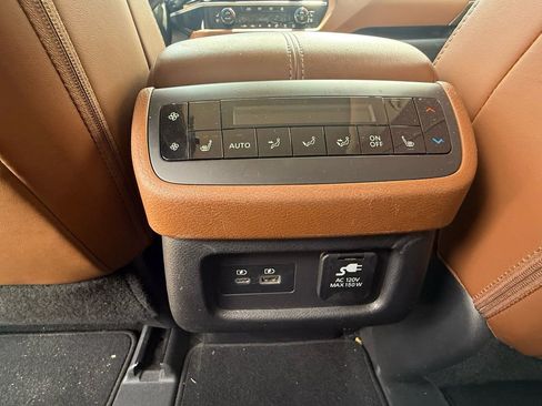 Used 2023 Nissan Pathfinder Platinum FWD image 18
