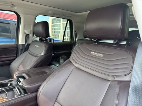 Used 2025 Ford Expedition Max Platinum w/ Platinum Ultimate Package AWD/4WD image 16