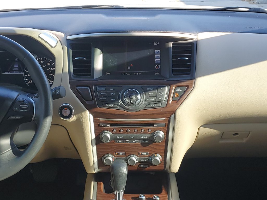 Used 2017 Nissan Pathfinder Platinum FWD image 22